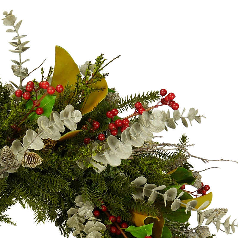 Tannenkranz mit Beeren und Eukalyptus